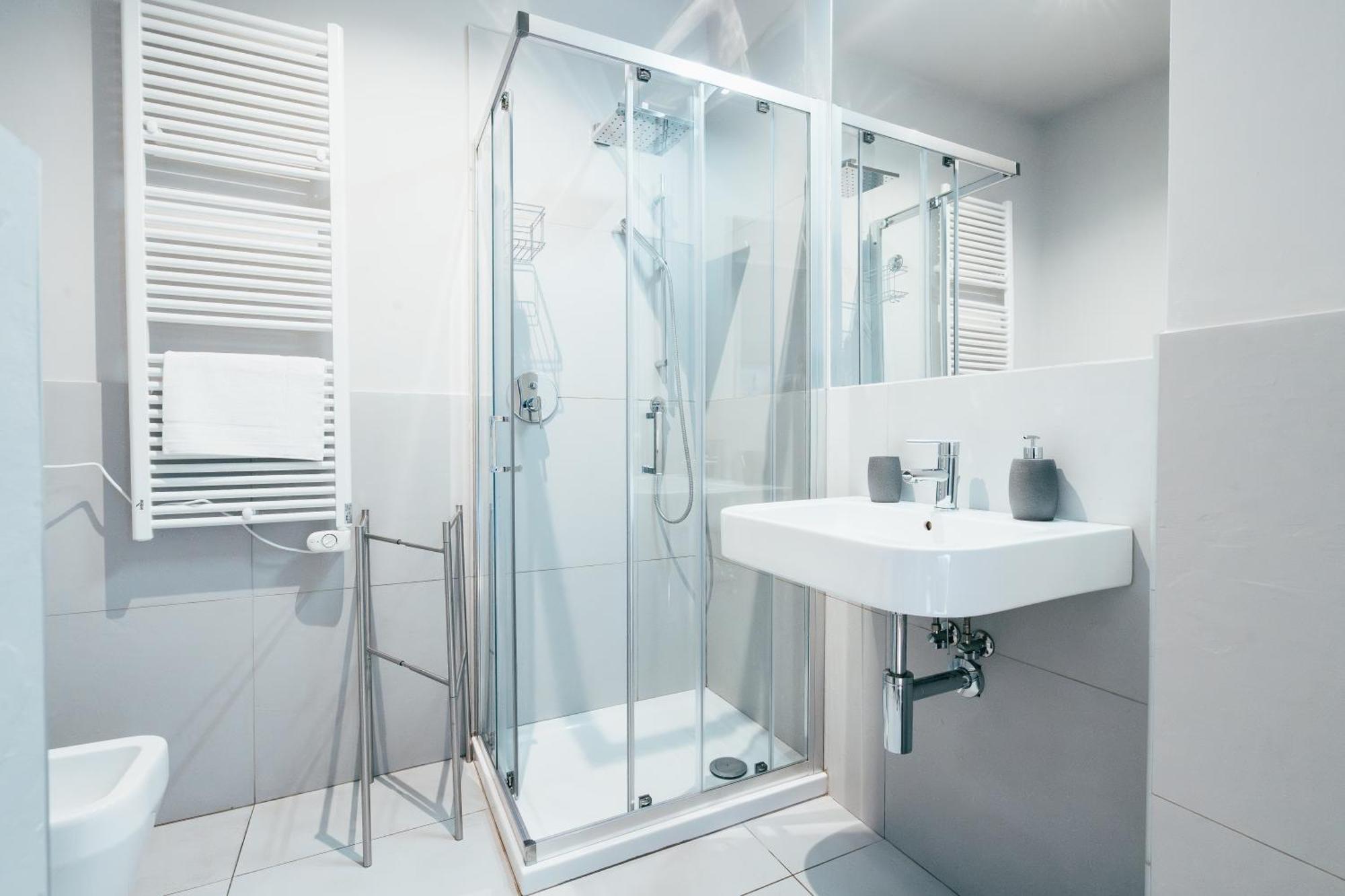Bologna Suites - Private Bathroom Ngoại thất bức ảnh