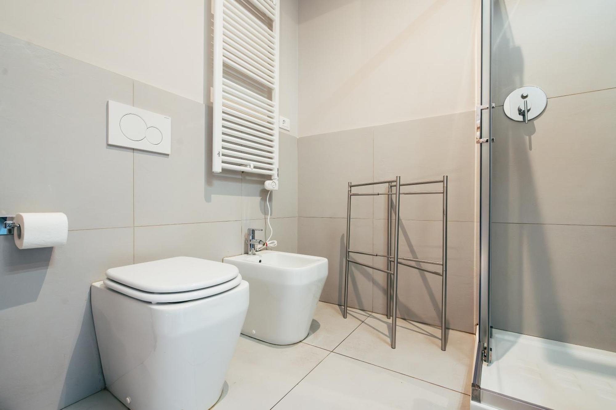Bologna Suites - Private Bathroom Ngoại thất bức ảnh
