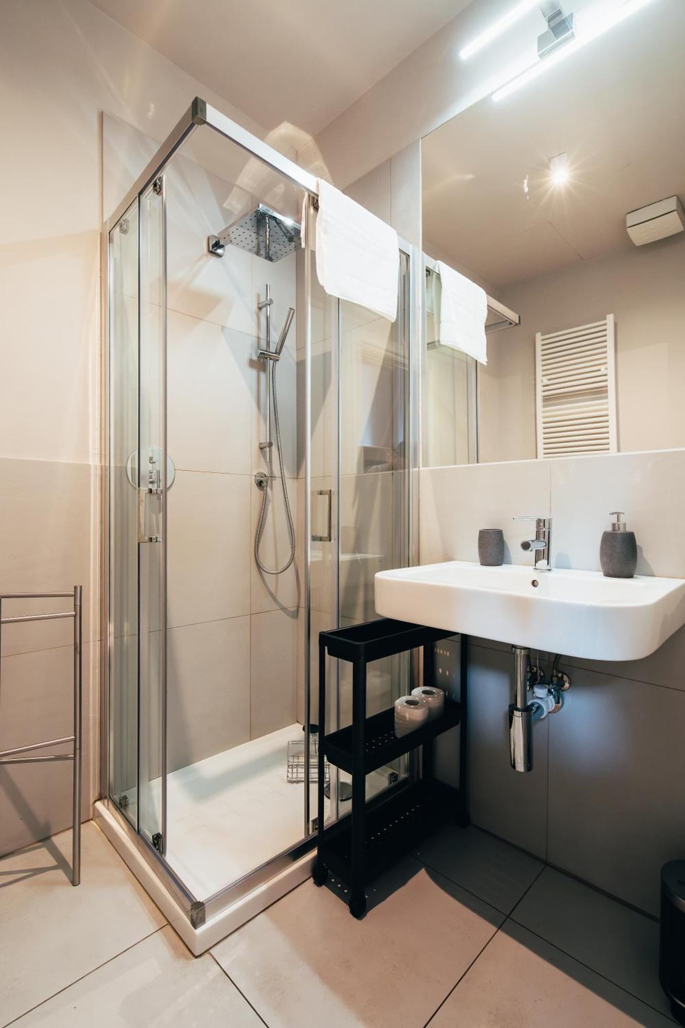 Bologna Suites - Private Bathroom Ngoại thất bức ảnh