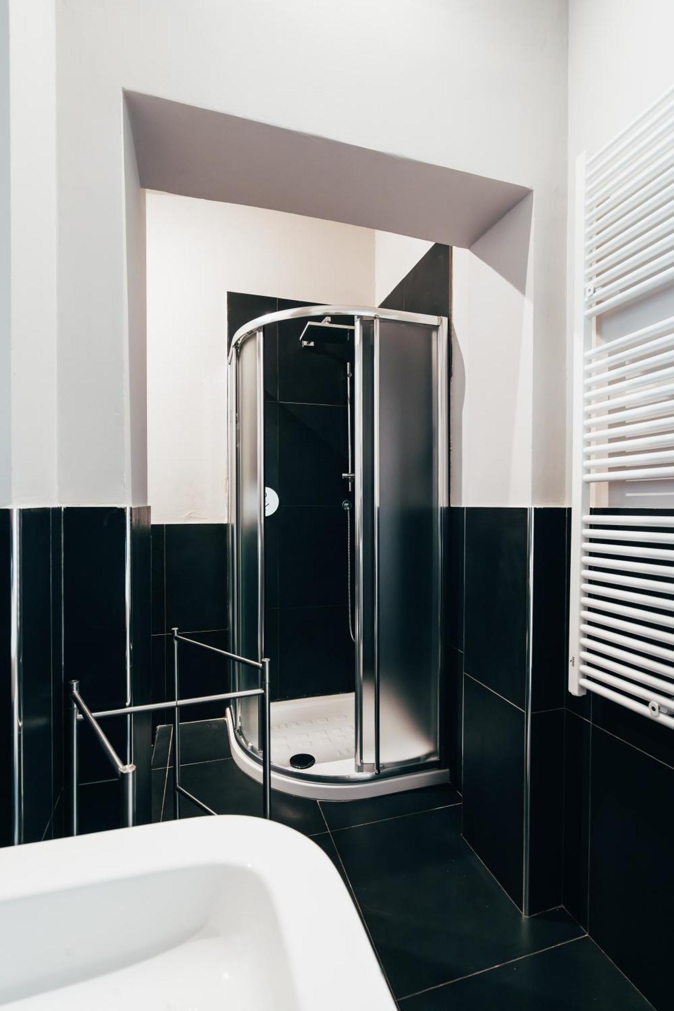 Bologna Suites - Private Bathroom Ngoại thất bức ảnh