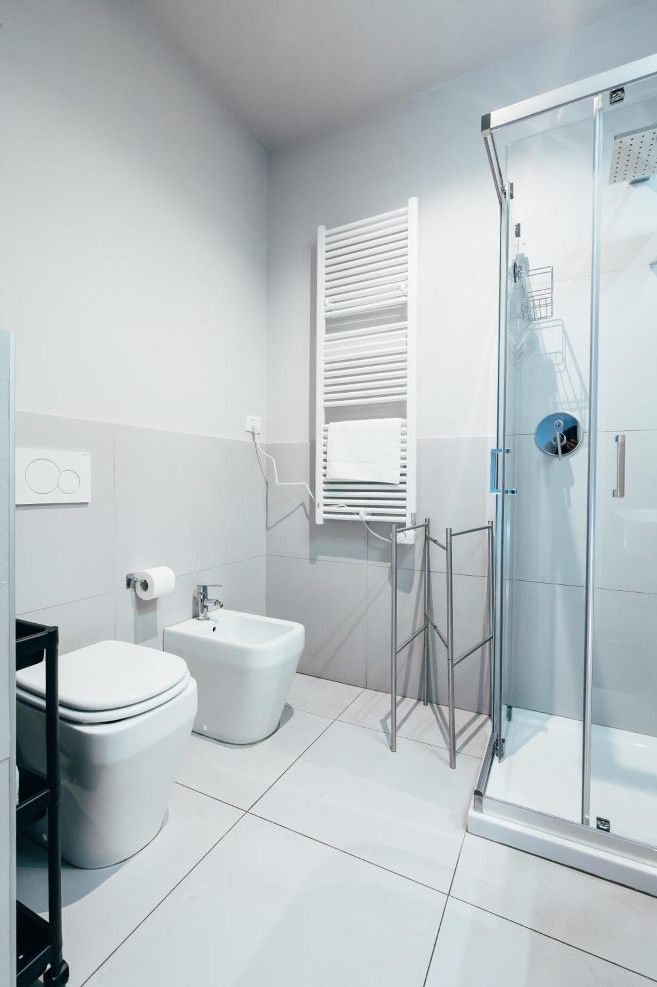 Bologna Suites - Private Bathroom Ngoại thất bức ảnh